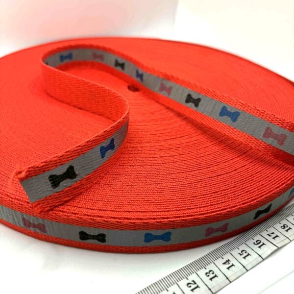 Raudonos spalvos su atšvaitu juostelė, 2cm pločio