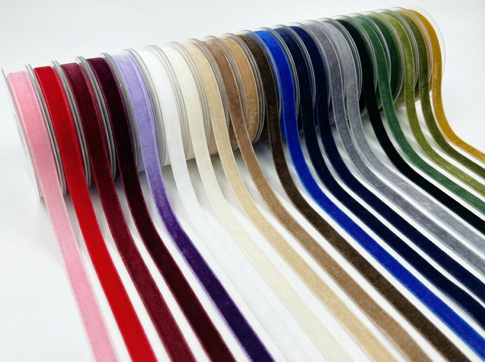 2d8f75aa-b9a6-4cc7-8b57-28da56bbd25f Veliūrinės juostelės 16mm