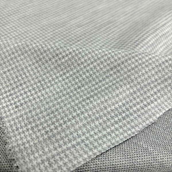 Šviesus audinys su vilna