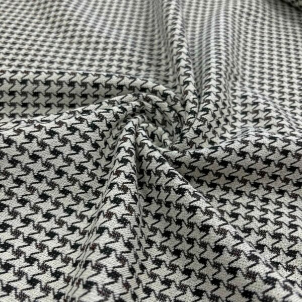 Smulkaus rašto audinys iš viskozės