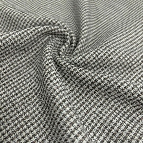 Smulkaus rašto audinys iš vilnos