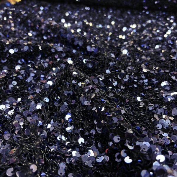 Audinys su žvyneliais ant veliūrinio pagrindo (tamsiai mėlynas)