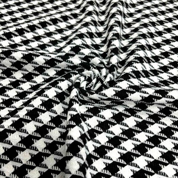 Audinys balta/juoda su viskoze