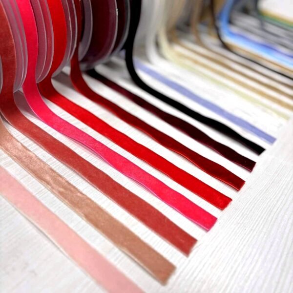 Veliūrinė juostelė ,,Manubens”, 16mm pločio