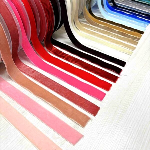 Veliūrinė juostelė ,,Manubens”, 22mm pločio