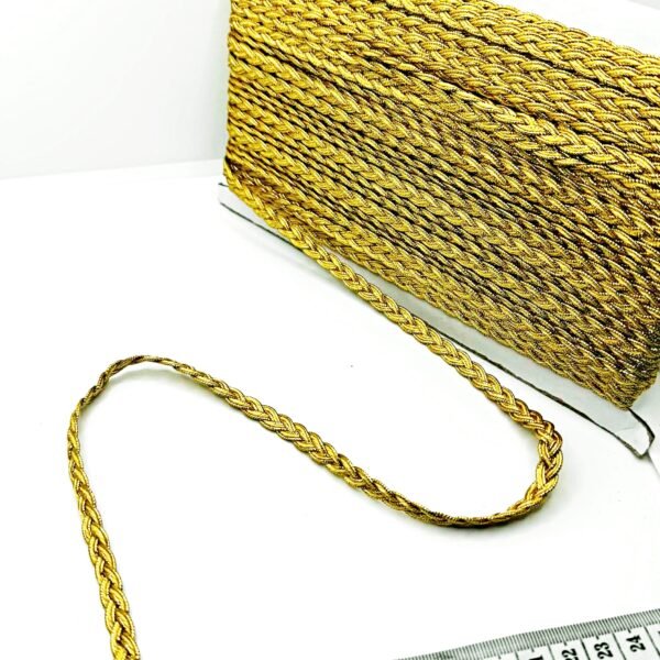 Aukso spalvos blizganti juostelė