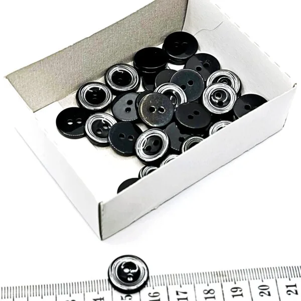 Plastikinė saga – juoda sidabro blizgi, 1,5 cm – daireda.lt