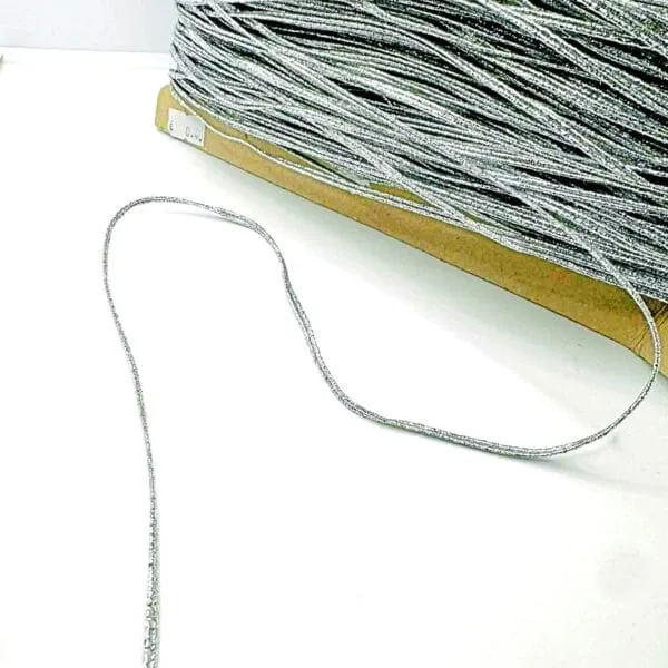Siaura blizganti juostelė 4 mm – sidabro – daireda.lt