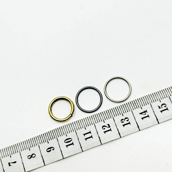 3-Spalvos. Metaliniai raktų žiedeliai