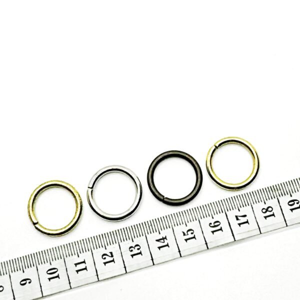 4-Spalvos. Metaliniai žiedeliai