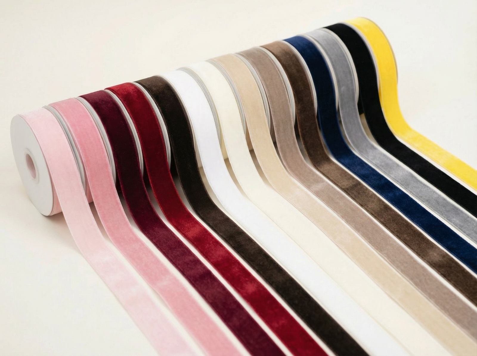 7a63d375-6a93-44c9-9483-d1f2733f3517 Veliūrinės juostelės 38mm