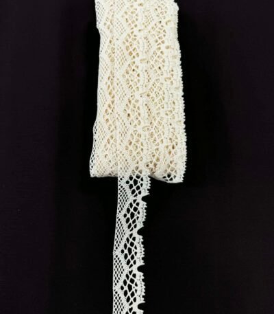 Balta nėrinių juostelė 4 cm smulkaus ažūrinio pynimo