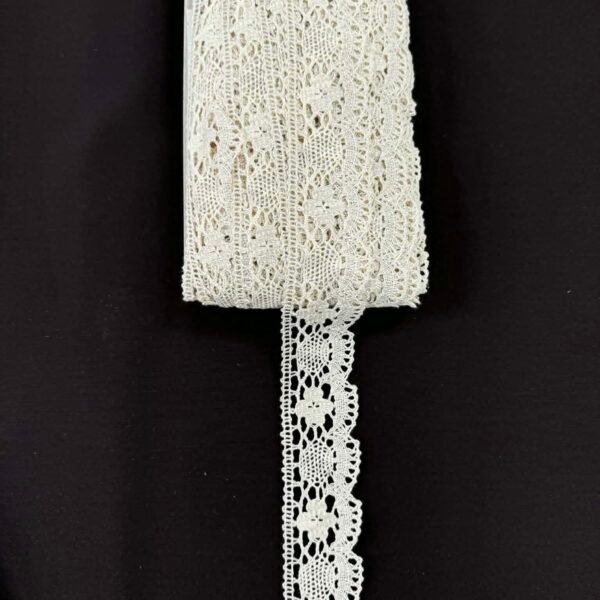 Balta nėrinių juostelė 5 cm ažūrinio rašto