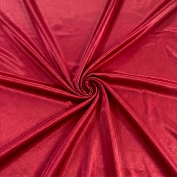 Blizgus atlasas audinys raudonos spalvos