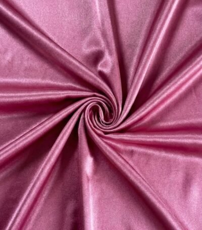 Blizgus atlasas audinys rožinės spalvos