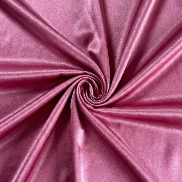 Blizgus atlasas audinys rožinės spalvos