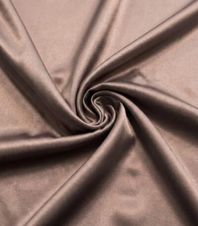 Blizgus atlasas audinys rudos spalvos