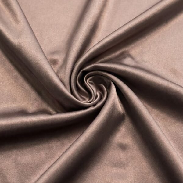 Blizgus atlasas audinys rudos spalvos