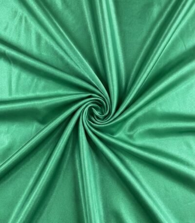 Blizgus atlasas audinys žalios spalvos