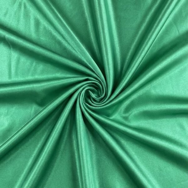 Blizgus atlasas audinys žalios spalvos