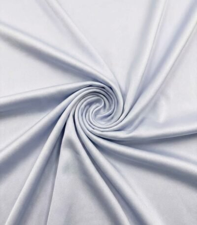 Blizgus atlasas audinys žydros spalvos – paviršiaus detalė