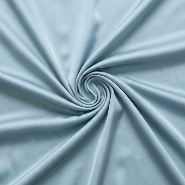 Blizgus itin plonas atlasas audinys šviesiai mėlynos spalvos