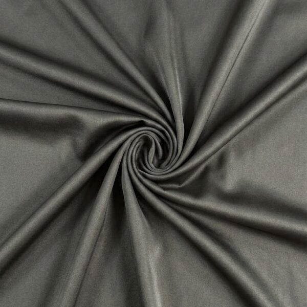 Blizgus itin plonas atlasas audinys tamsiai pilkos spalvos