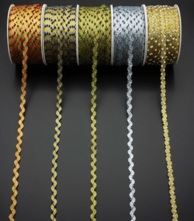 Dekoratyvinė pintinė juostelė su metalizuotu siūlu tekstilei