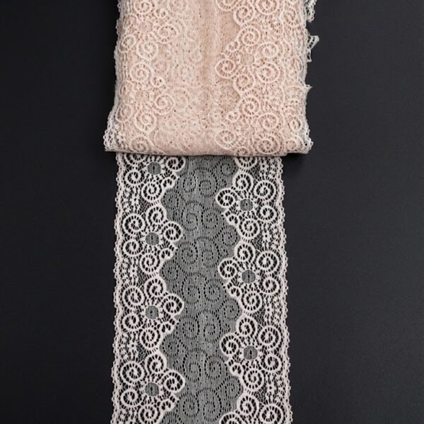 Elastinga nėrinių juosta 17 cm su ornamentiniu raštu