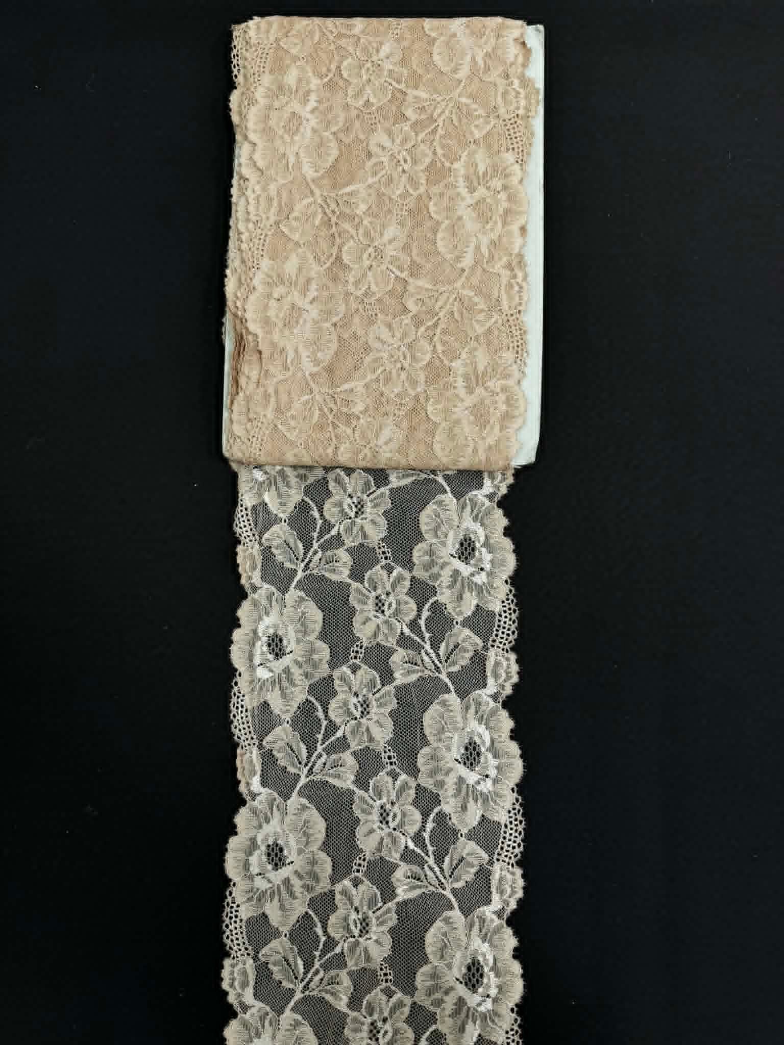 Elastinga nėrinių juosta 18 cm su gėlių raštu Elastinga nėrinių juosta 18 cm su gėlių raštu