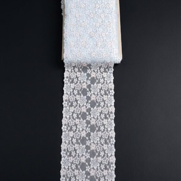 Elastinga nėrinių juosta su smulkiu gėlių raštu