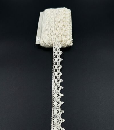 Klasikinė ažūrinė nėrinių juostelė 4 cm pločio