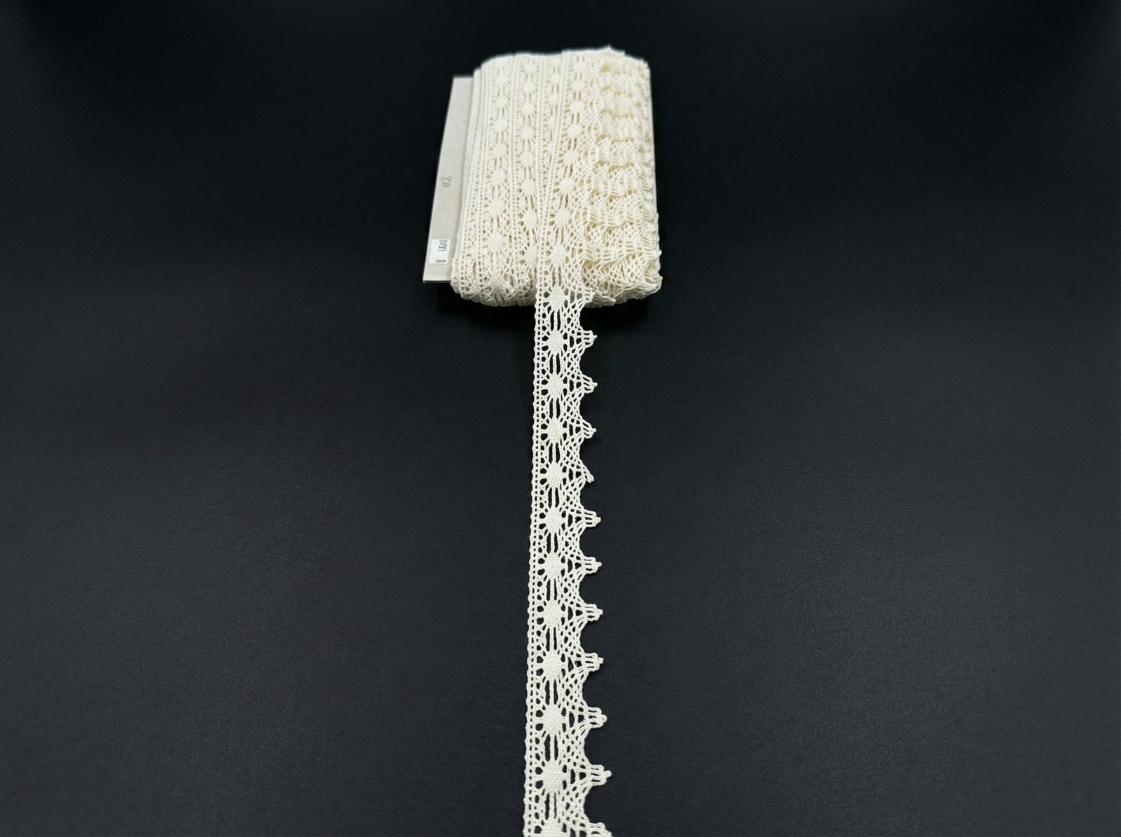 Klasikinė ažūrinė nėrinių juostelė 4 cm pločio Klasikinė ažūrinė nėrinių juostelė 4 cm pločio