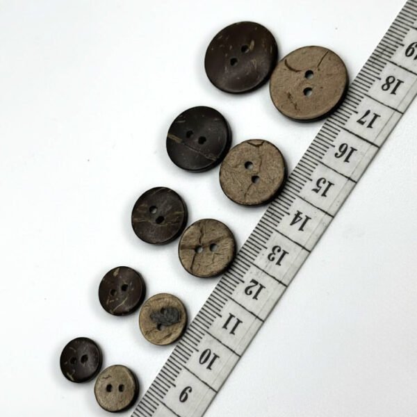 Natūralios kokosinės sagos iš kokoso kevalo, rudos spalvos