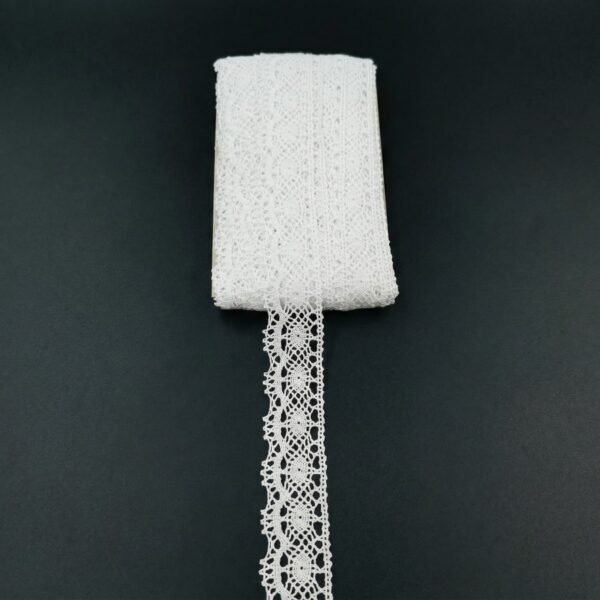 Nėrinių juostelė 4,5 cm pločio balta