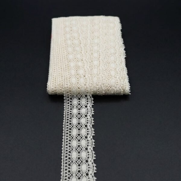 Nėrinių juostelė 5 cm pločio ažūrinio rašto