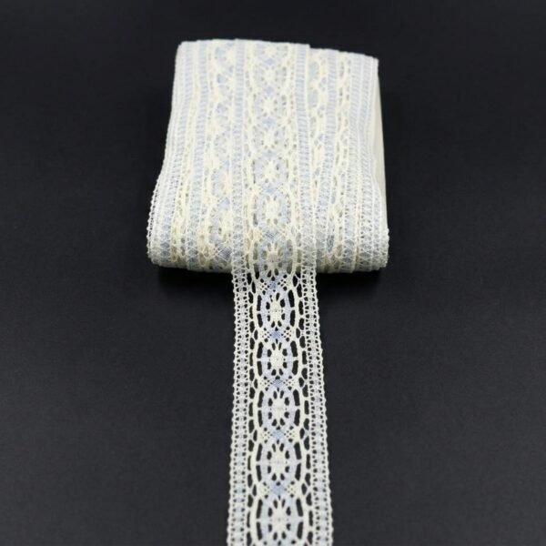 Nėrinių juostelė 5 cm šviesi smulkaus ažūrinio rašto