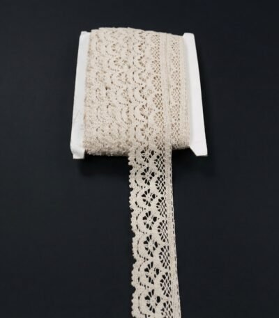 Nėrinių juostelė 5,5 cm pločio natūrali