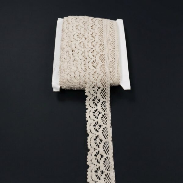 Nėrinių juostelė 5,5 cm pločio natūrali