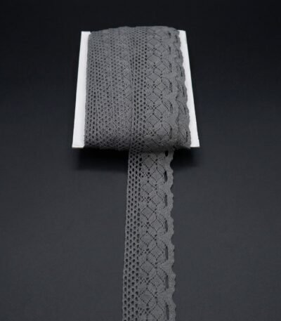 Nėrinių juostelė 6,5 cm tamsiai pilka, ažūrinis raštas