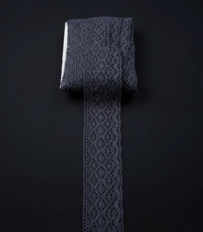 Nėrinių juostelė 8,5 cm pločio tamsios spalvos