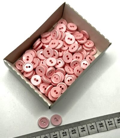 Plastikinė saga 12 mm su dviem skylutėmis švelni rožinė