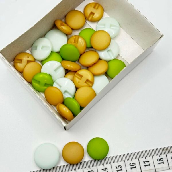 Plastikinės sagos su paslėptu koteliu skirtingų spalvų