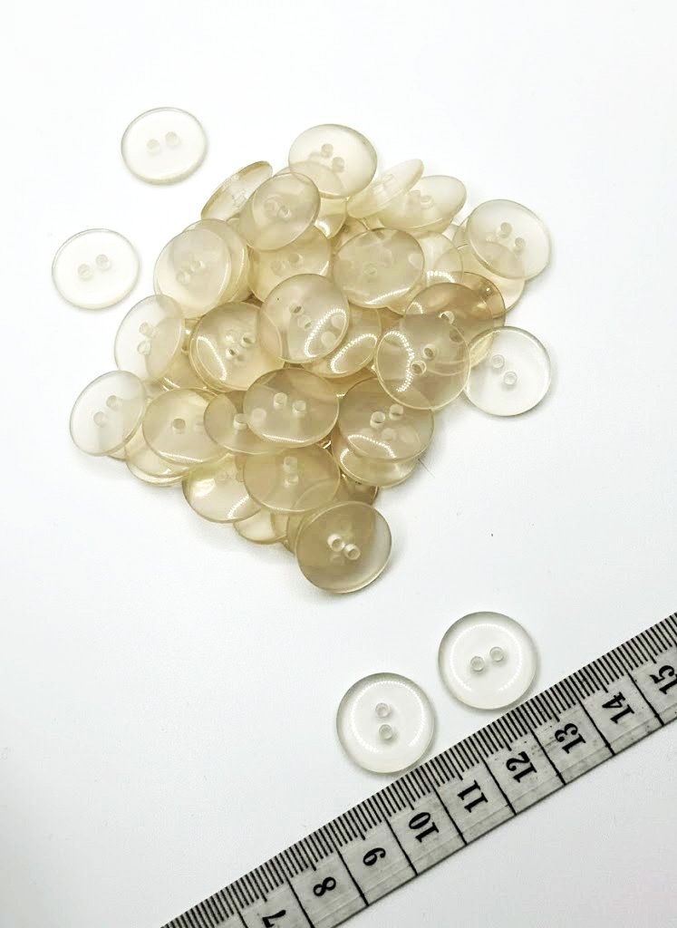 Skaidri plastikinė saga 18 mm su dviem skylėmis Skaidri plastikinė saga 18 mm su dviem skylėmis