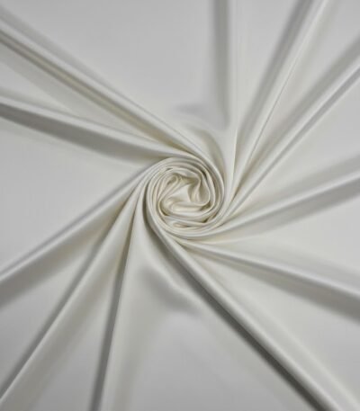 Storas atlasas pieno baltumo spalvos su švelniu blizgesiu