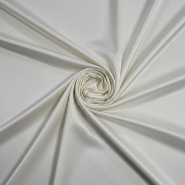 Storas atlasas pieno baltumo spalvos su švelniu blizgesiu