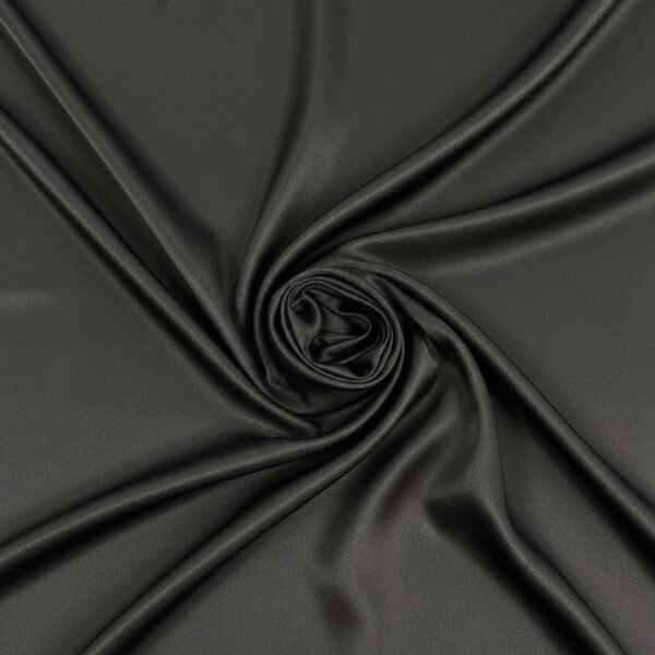 Storesnis juodas atlasas su subtiliu blizgesiu
