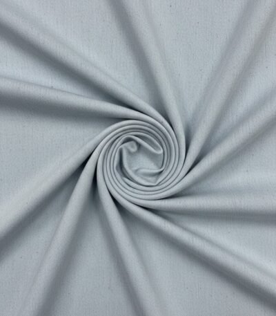 Šviesiai mėlynas džinso audinys su elastanu