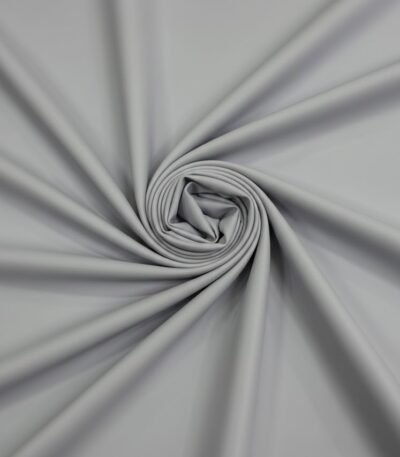 Šviesiai pilka dirbtinė oda su lygiu matiniu paviršiumi