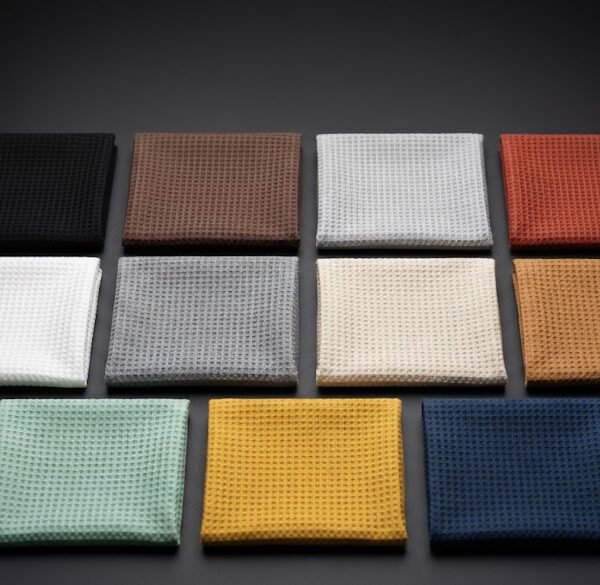 Vaflinis medvilninis audinys – reljefinė struktūra iš arti